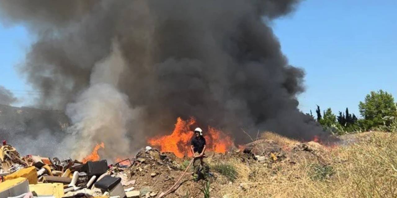 Bursa'da katı atık deposunda yangın! Dumanlar gökyüzünü kapladı