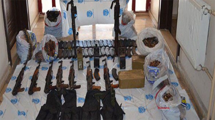 Bingöl'de yapılan IŞİD operasyonunda araçtan çıkan silahlar şok etti