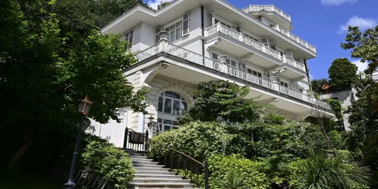 25 milyon indirimle 925 milyonluk lira ile yeniden satışta: FETÖ firarisinin Boğaz’daki köşkü satılamıyor