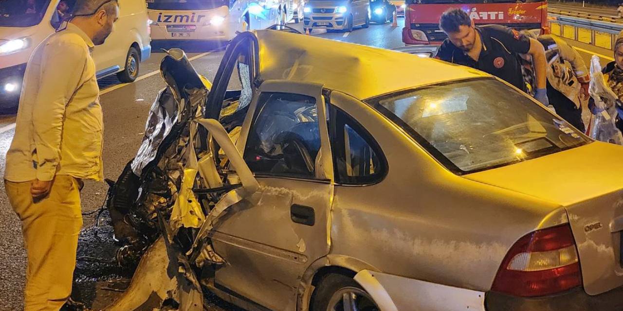 Cinayet gibi kaza! Ters yöne girip kafa kafaya çarpıştı