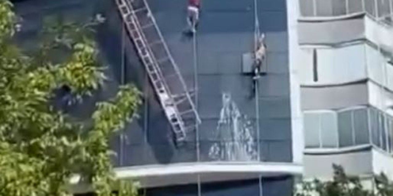 İskele halatı koptu, işçiler ölümden döndü! Korku dolu anlar