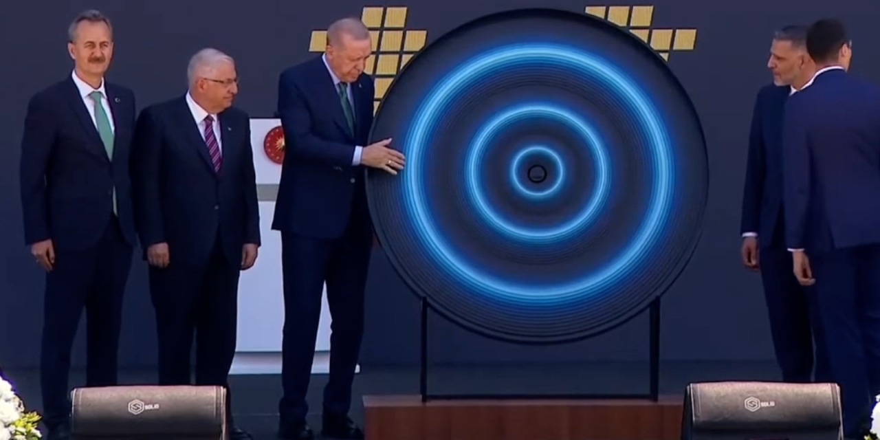 Erdoğan'a Nuh Tufanı isimli sanat eseri hediye edildi