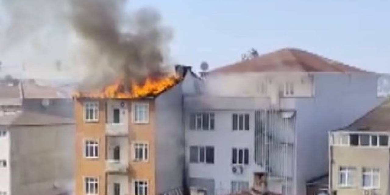 İstanbul'da 5 katlı apartmanın çatısı cayır cayır yandı
