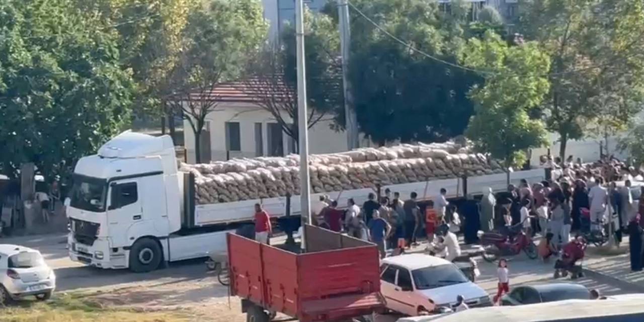 Bursa'da 30 ton patates dağıtıldı
