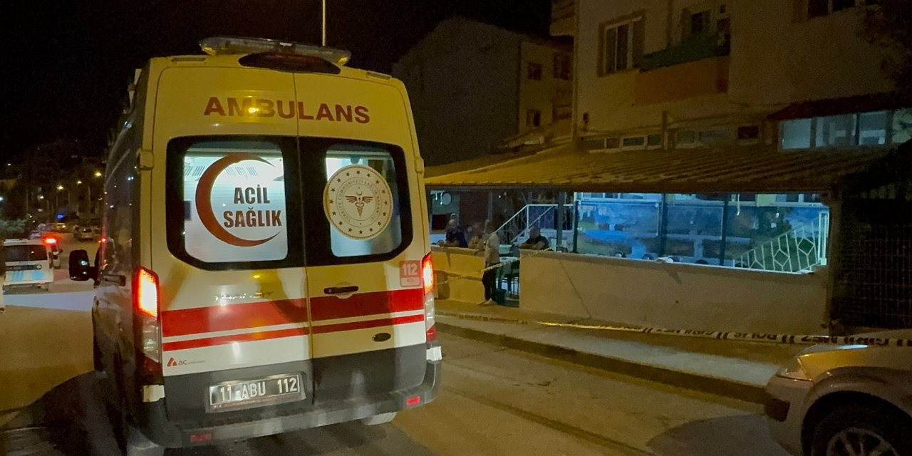 Kavgada bıçaklar çekildi: 1 ölü 2 yaralı