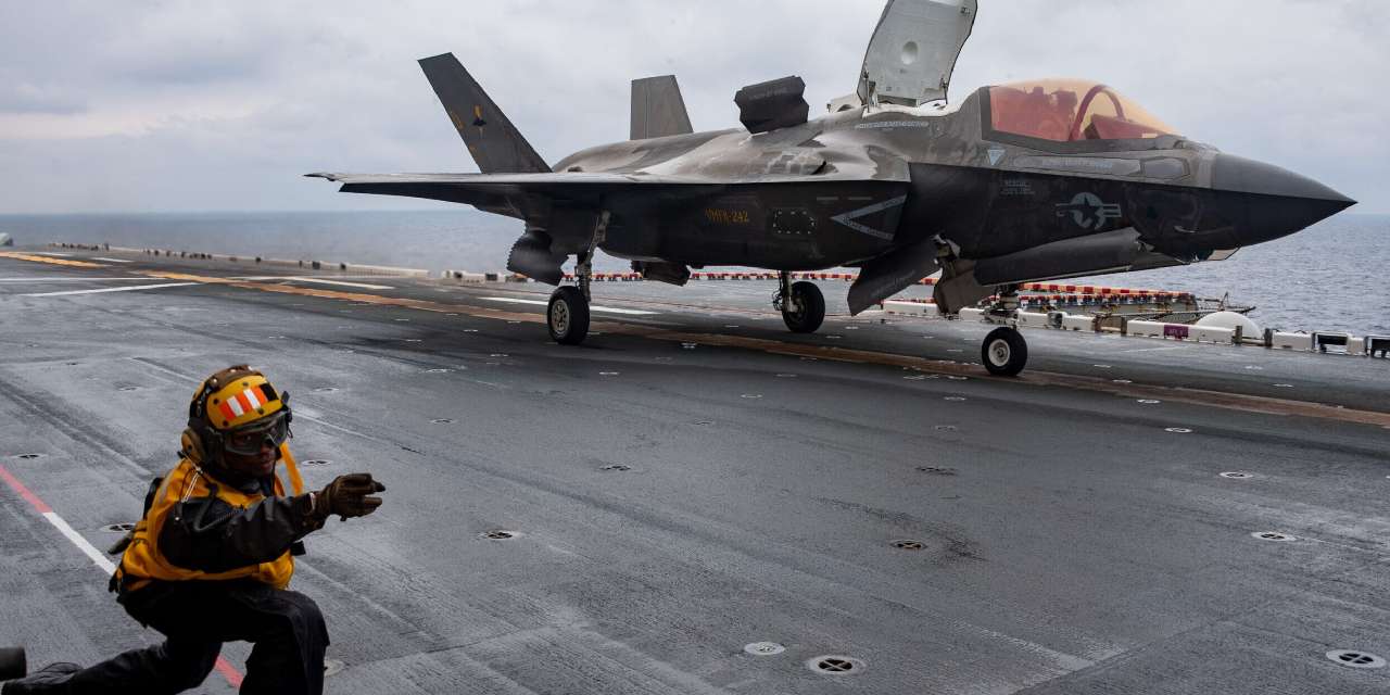 1 ay mahsur kalan F-35 sonunda havalandı