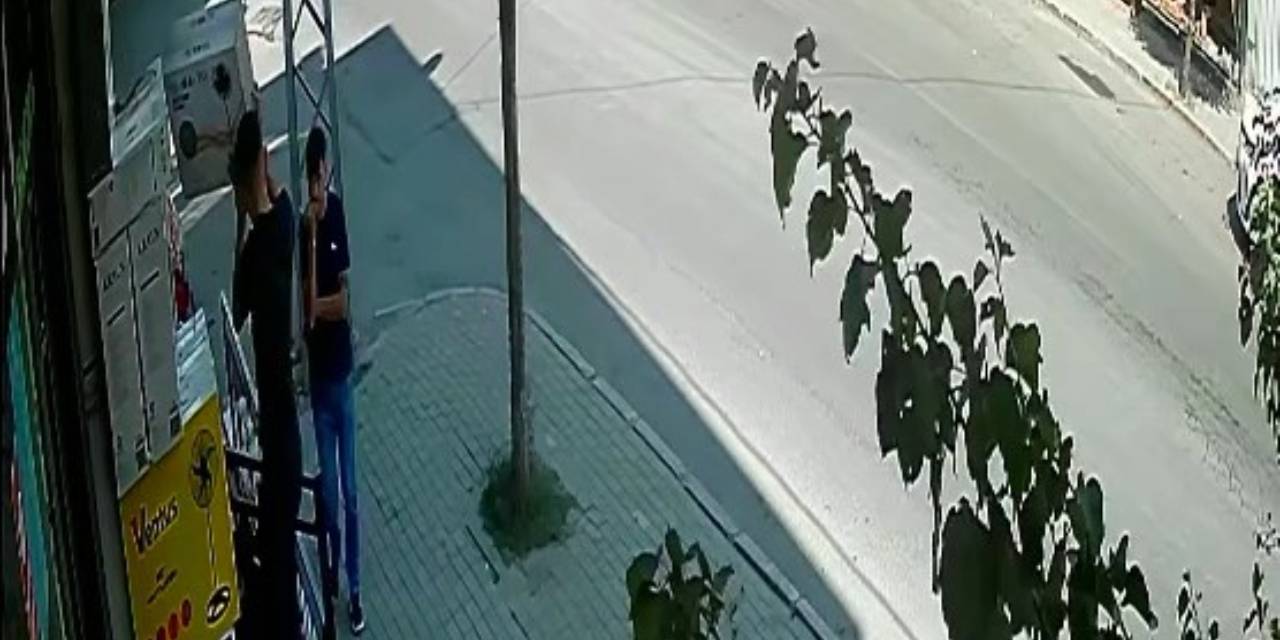 Vantilatör hırsızları kameraya yakalandı