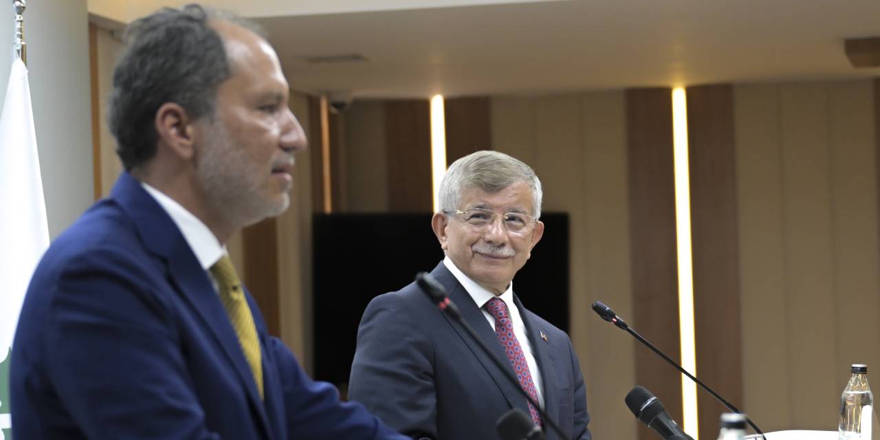 Erbakan ve Davutoğlu bir araya geldi: Görüşmeden çok 'bronz tenleri' gündem oldu