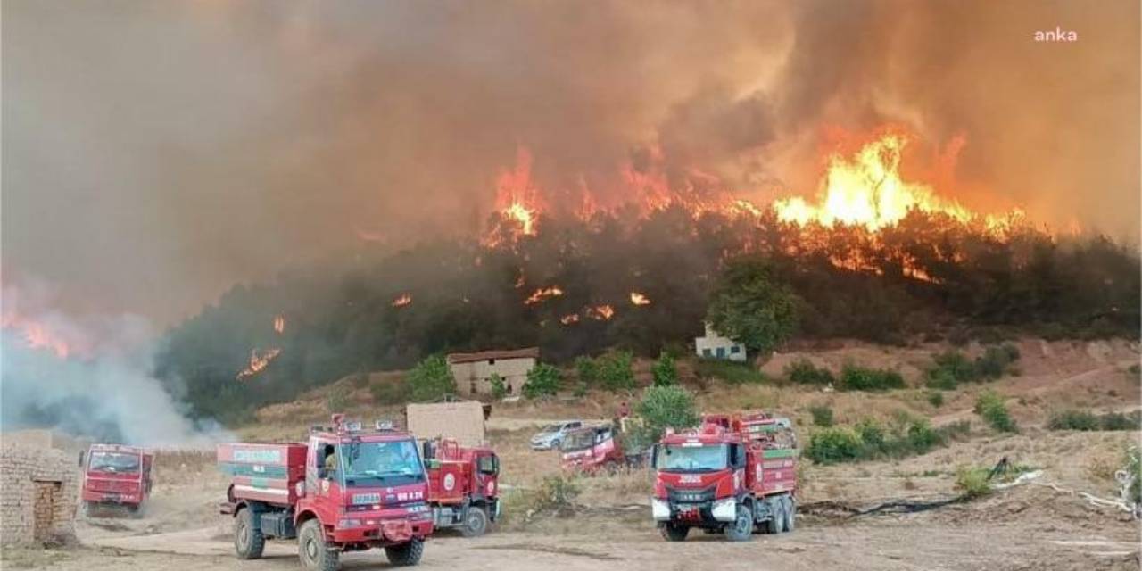 Şehitlerin ardından sendika bayrakları yarıya indirdi