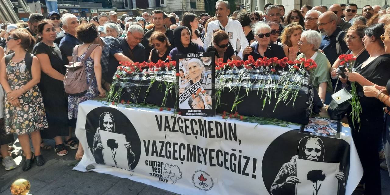 Emine Ocak son kez Galatasaray Meydanı'nda: Son yolculuğuna uğurlandı