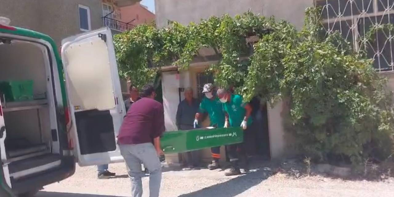 Mersin'de aile faciası! Annesini bıçaklayarak öldürdü