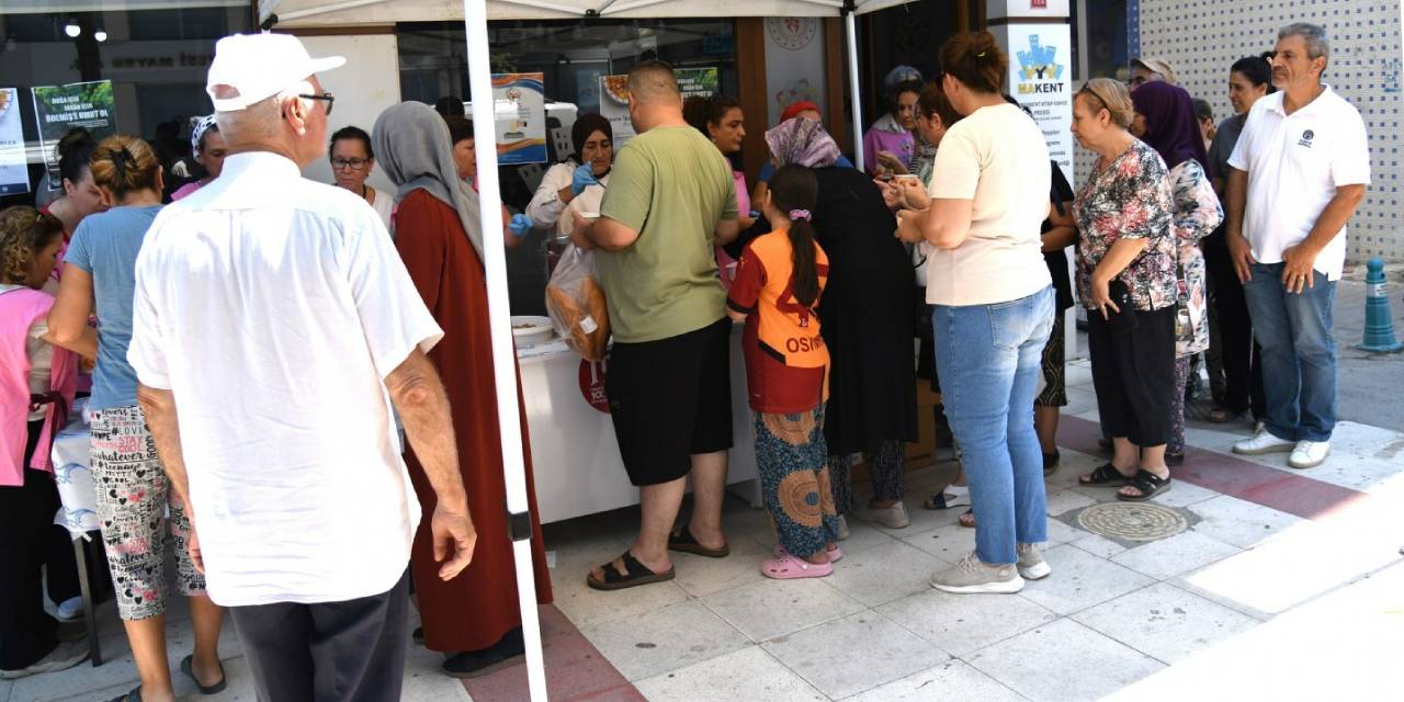 Bedava dağıtıldı: Vatandaş kuyruk oldu