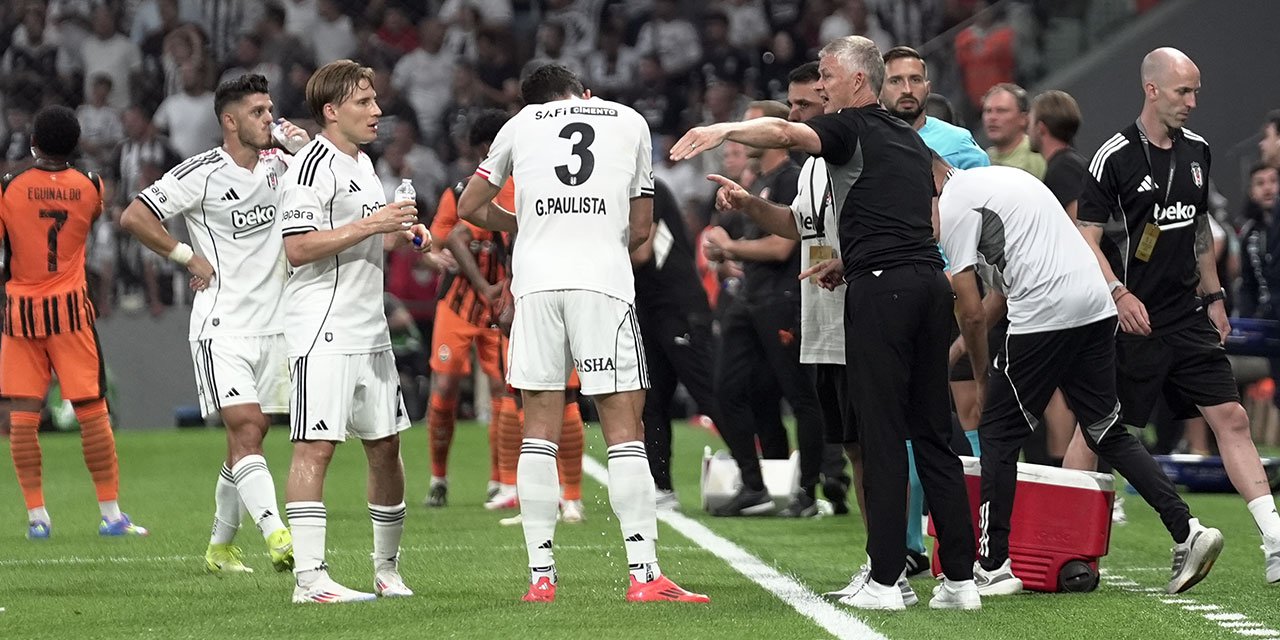 Beşiktaş'ta bir anda başladı: Tüm taraftar ıslıkladı