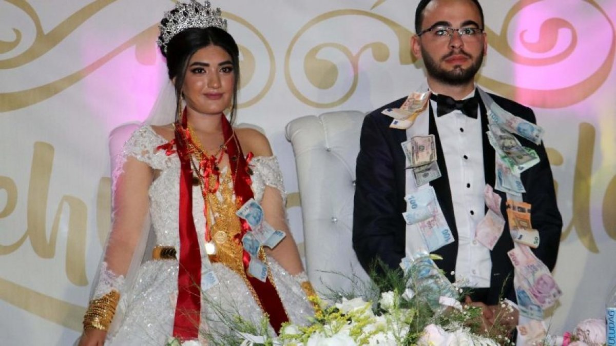 Geline 5 kilogram altın takıldı! 500 bin lira para...