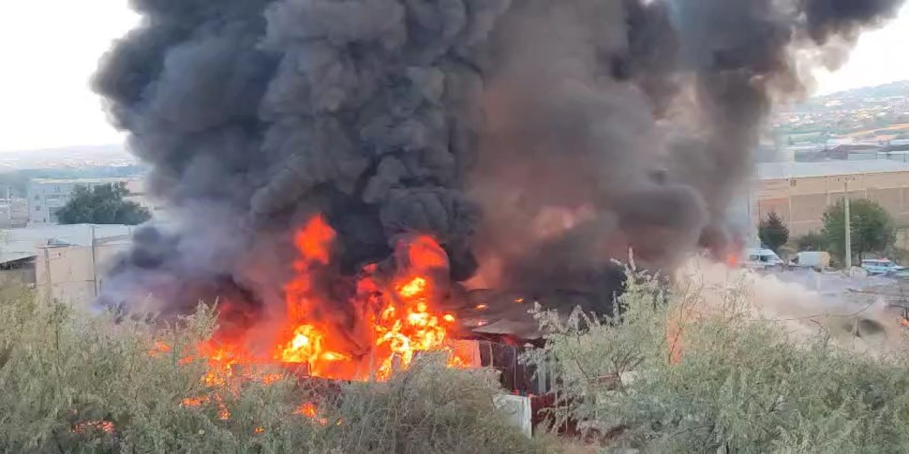 Bursa'da yangın çıktı! Gökyüzü dumanla kaplandı