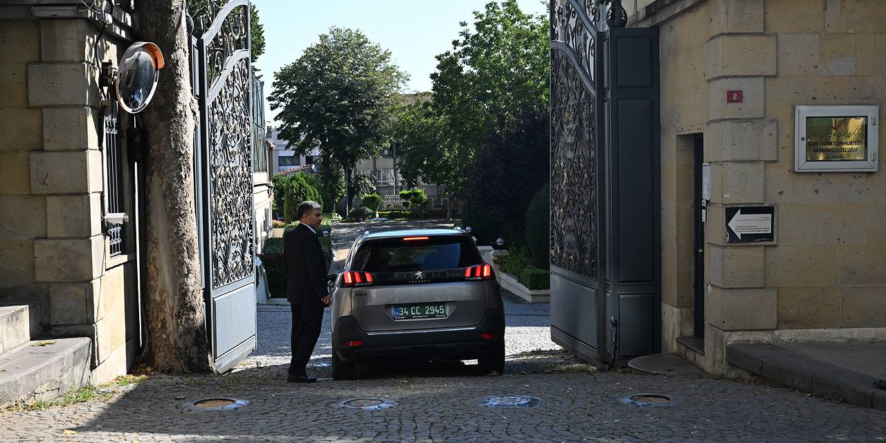 İran-Avrupa nükleer görüşmesi İstanbul'da başladı