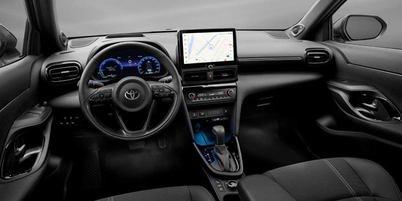 Toyota 345 bin TL birden indirdi: Bayiler meraklılarıyla doldu