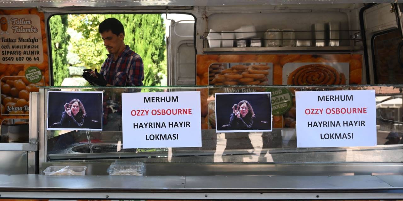 Ozzy Osbourne hayrına Ankara'da da lokma dağıtıldı