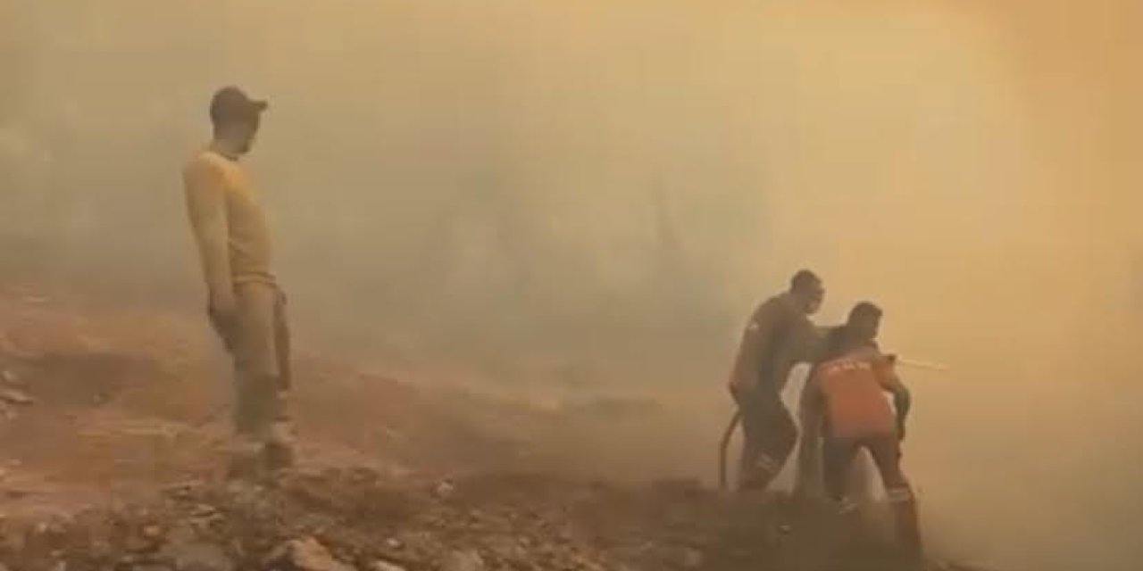 Akhisar'da yangına müdahaleler sürüyor