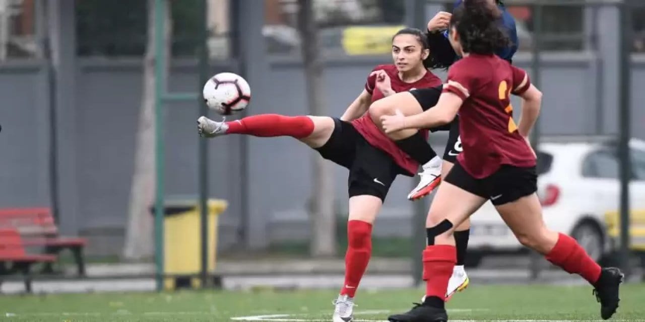 Galatasaray Divanı’nda kadın futboluna çağrı: Vitrin değil, vizyon meselesi