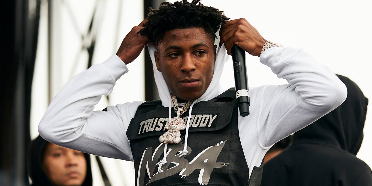 25 yaşındaki ünlü şarkıcı 13. çocuğunu bekliyor