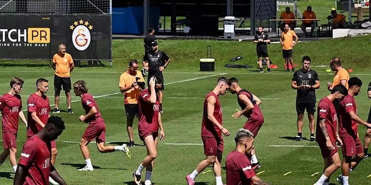 Galatasaray'da birlik ve beraberliği bozan futbolcuyu açıkladı