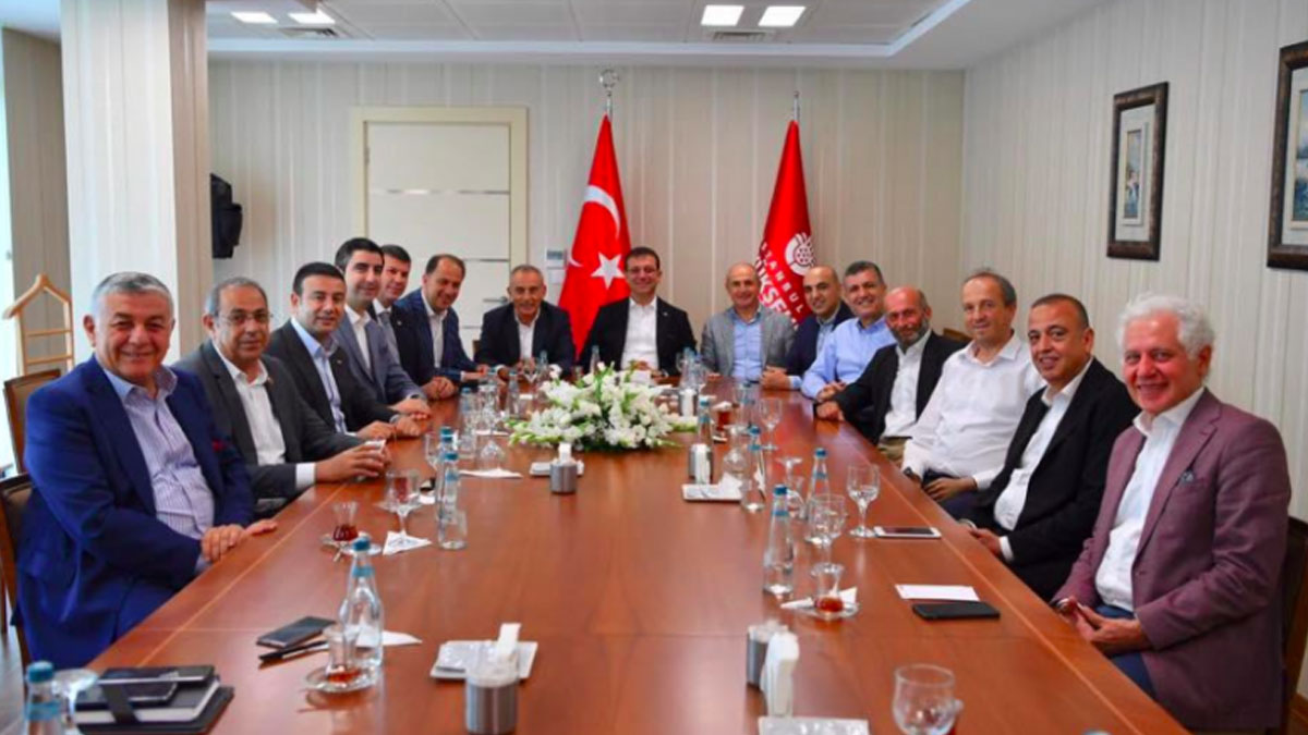Ekrem İmamoğlu, CHP'li belediye başkanlarıyla görüştü