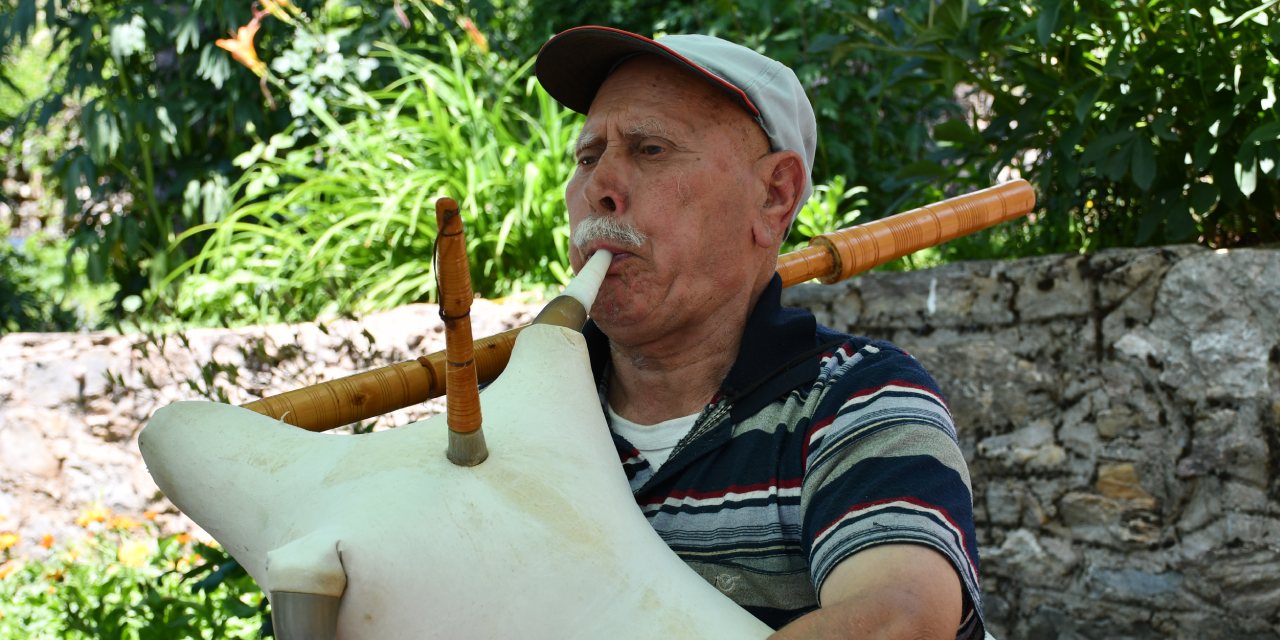 Hayvan otlatırken öğrendi, UNESCO mirasını 66 yıldır yaşatıyor