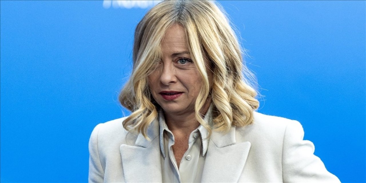 Meloni kızdırdı: Maskesini çıkardı