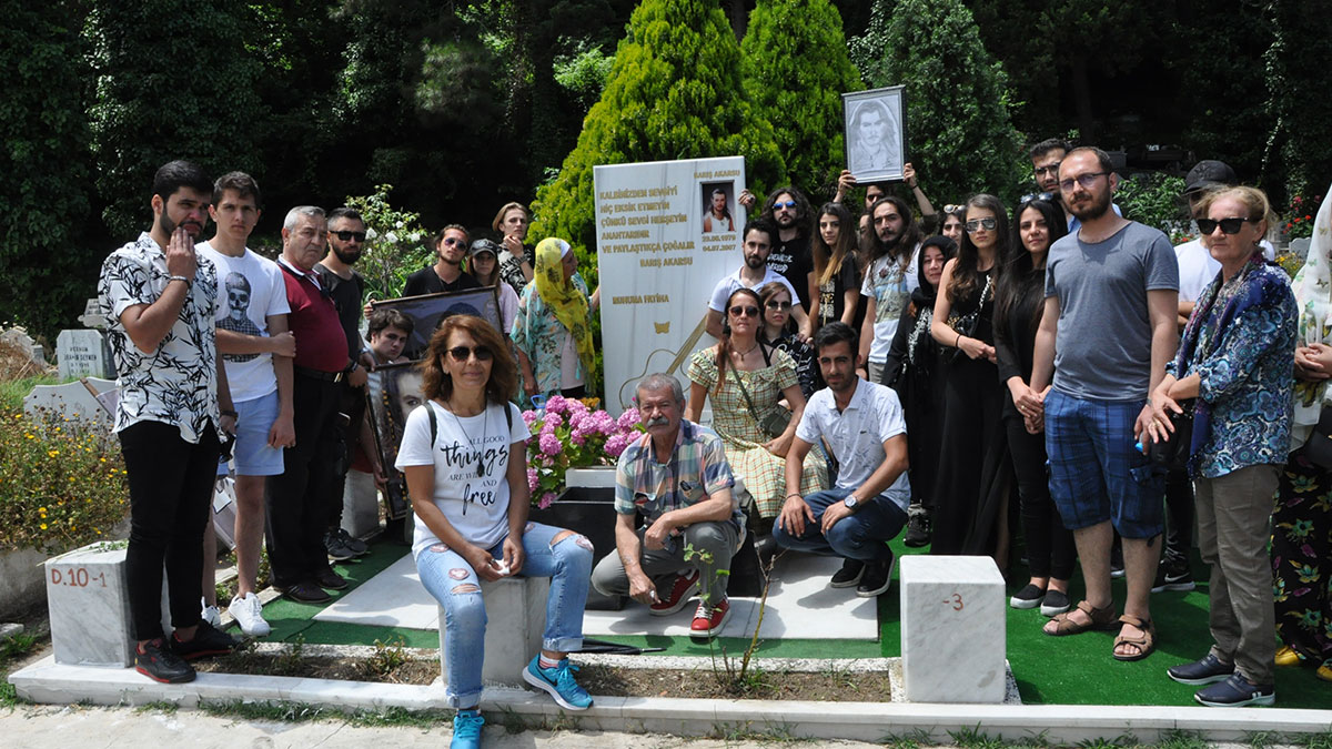 Barış Akarsu, 40'ıncı doğum gününde mezarı başında anıldı