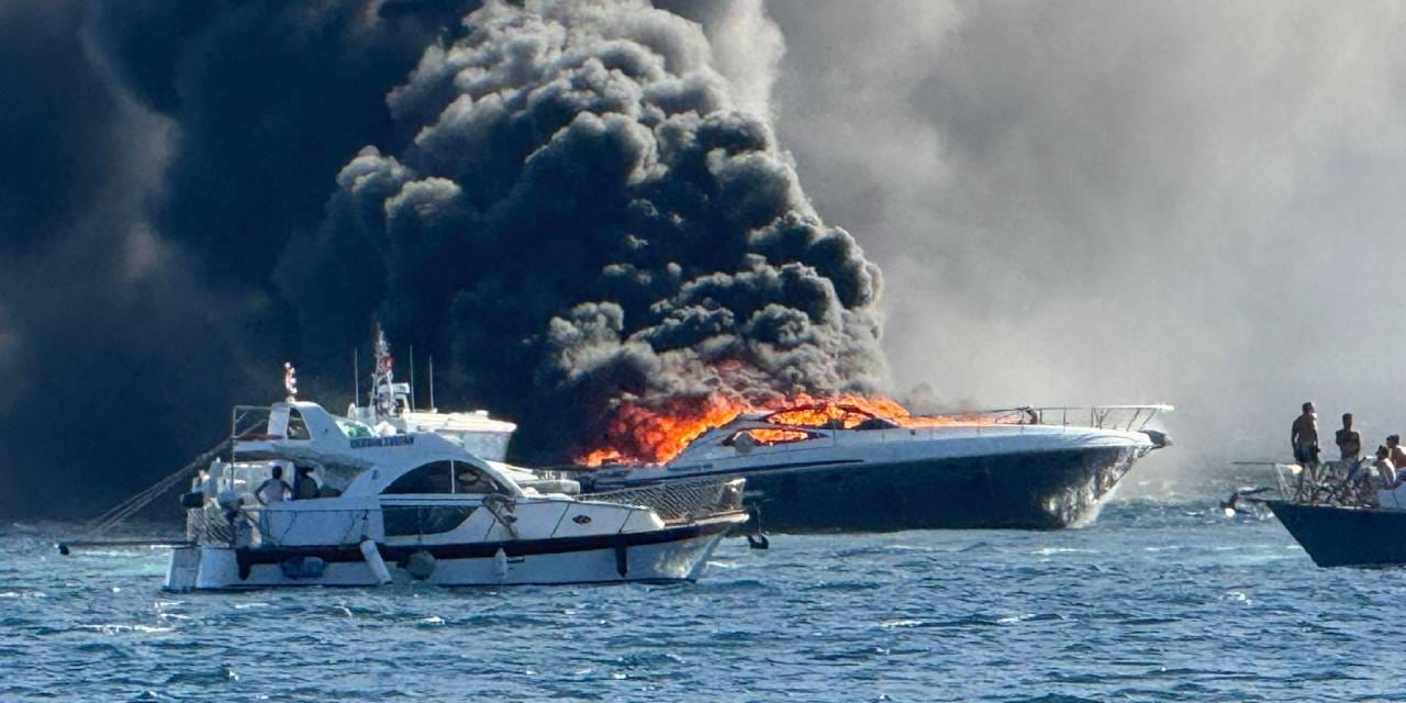 15 metrelik yat denizin ortasında alev alev yandı!
