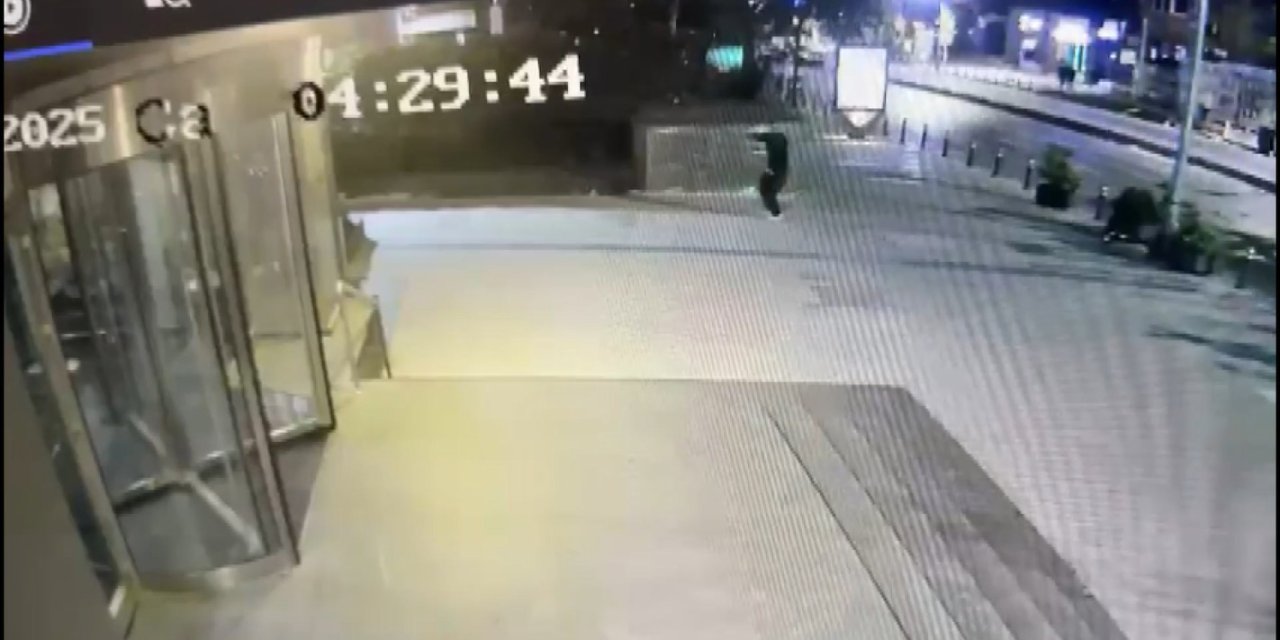 İstanbul'un göbeğinde kurşun yağdırdılar! Biri 16 yaşında...