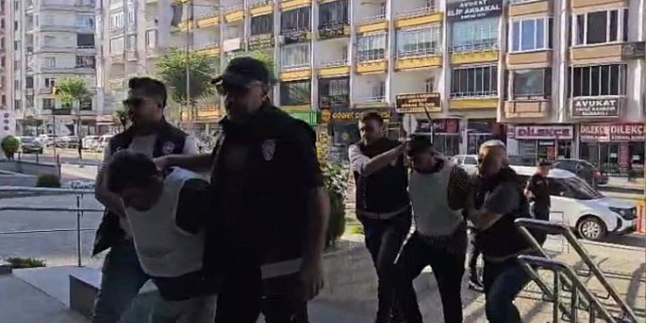 Pazarda 1 kişinin öldüğü kavganın 2 şüphelisi, çelik yelek giydirilerek adliyeye sevk edildi