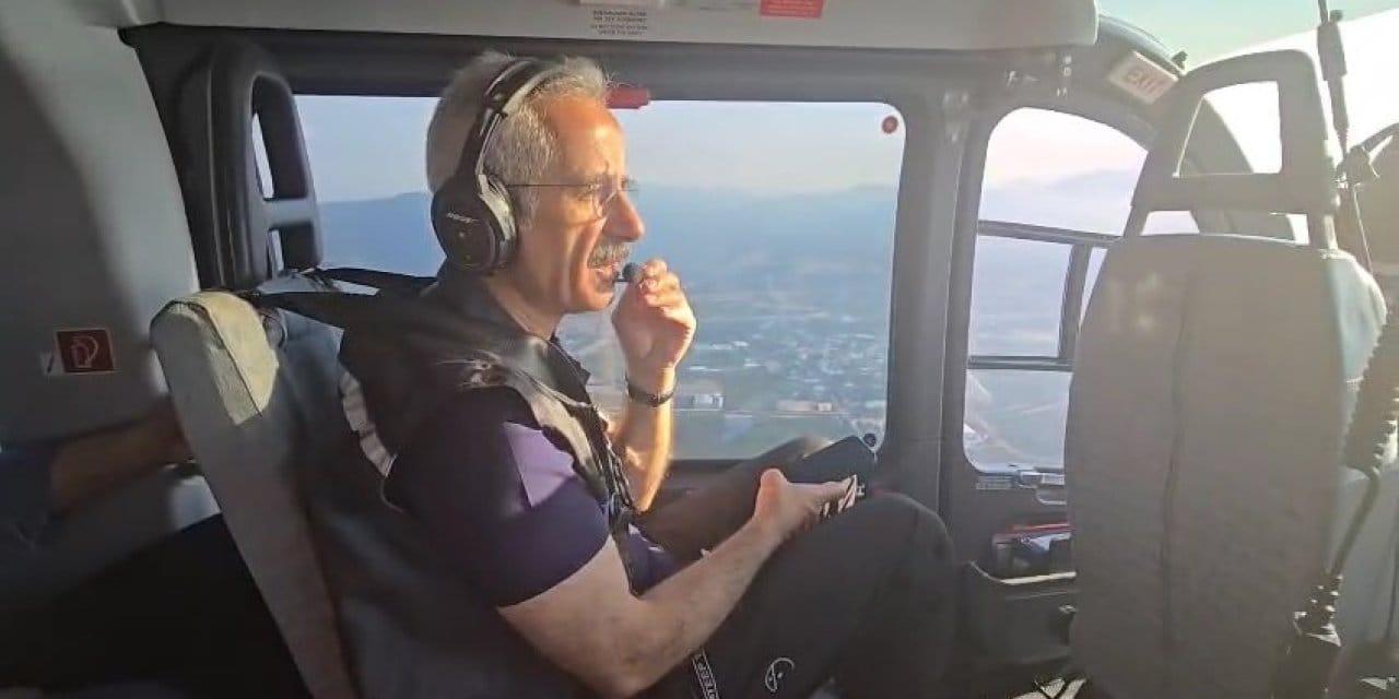 Bakan Uraloğlu Bursa'da yanan bölgeleri helikopterle inceledi