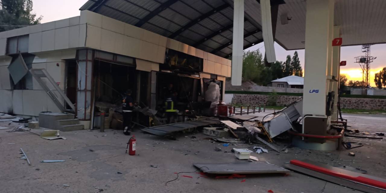 Van'da akaryakıt istasyonunda patlama: Bir çalışan ağır yaralandı