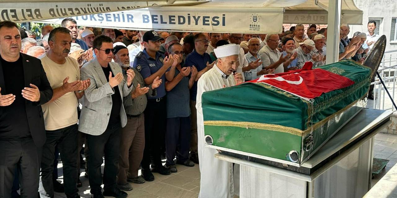 Orman yangınında hayatını kaybeden itfaiye eri son yolculuğuna uğurlandı