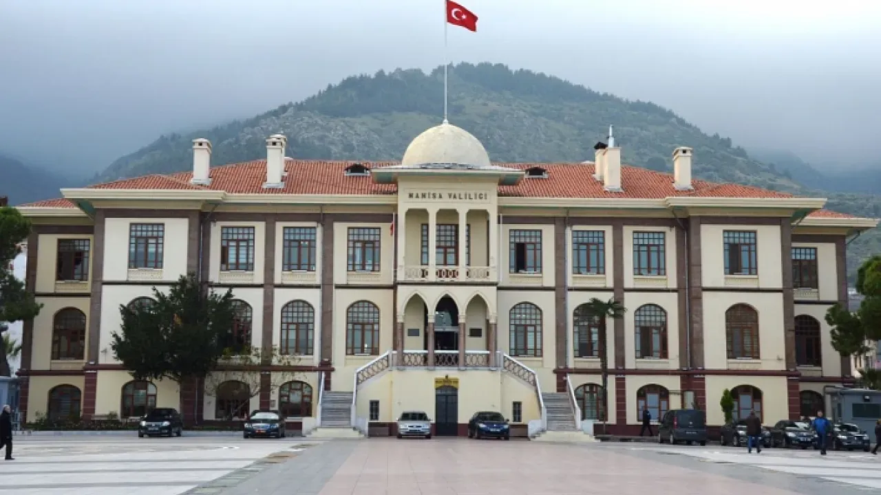 Manisa Valiliği: Akhisar yangını kontrol altına alındı