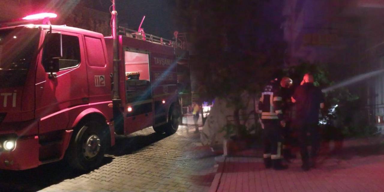 Patlamanın ardından alevler işyerini sardı: 3 kişi hastaneye kaldırıldı