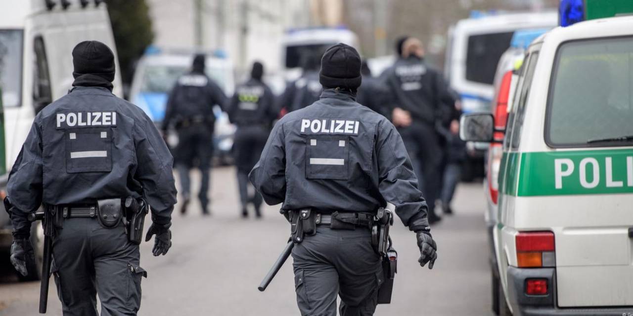 Almanya'da binlerce Türk hakkında yakalama kararı