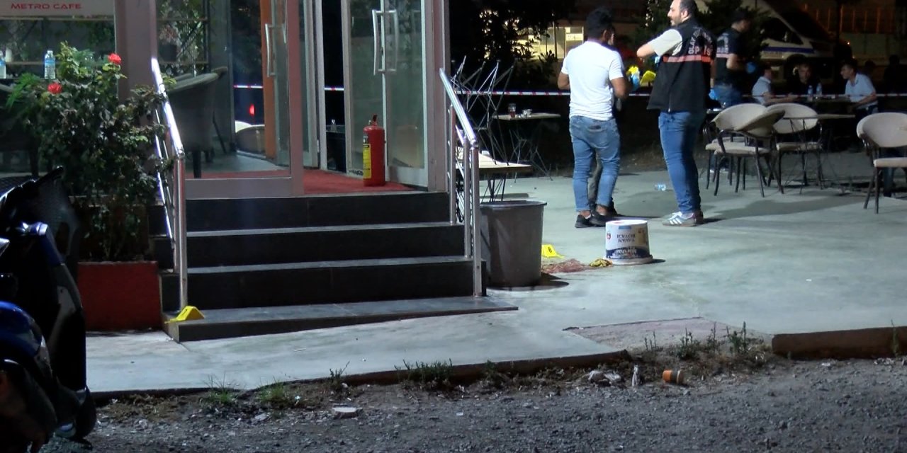 İstanbul'un göbeğinde kafeye kurşun yağdırdılar