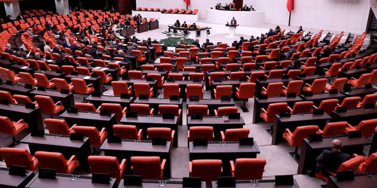 Asgari ücretli için kılını kıpırdatmayan vekiller bir de emekli maaşı alıyormuş