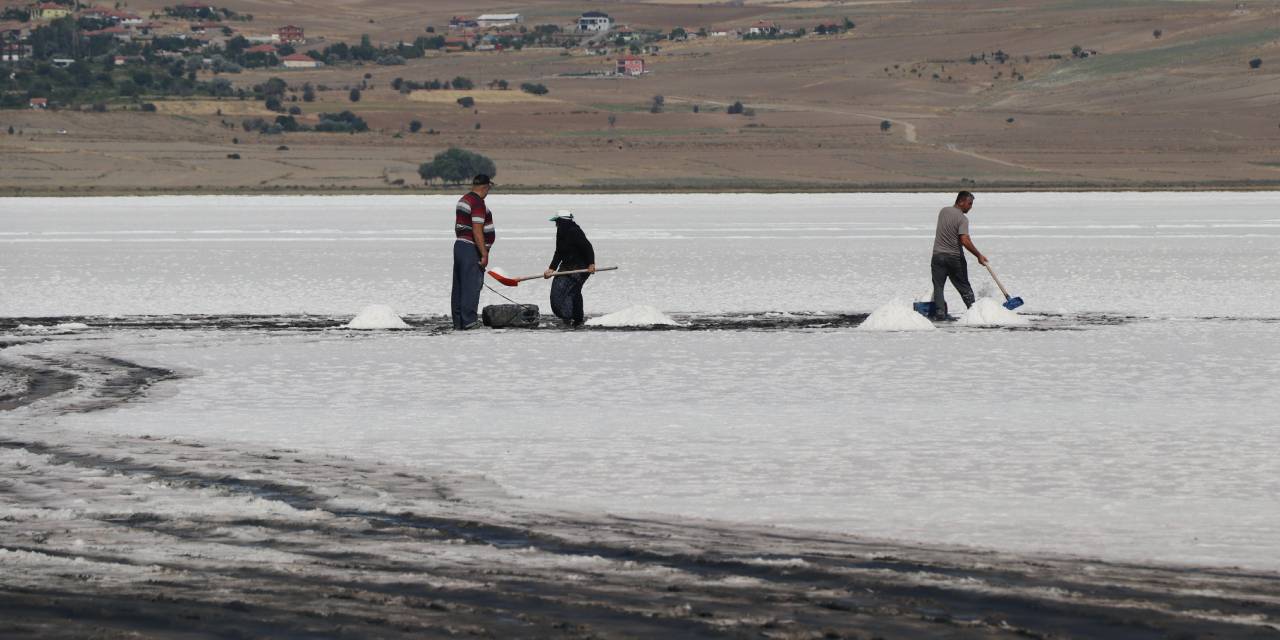 1 yıl sonra hasret bitti: 40 derecede "beyaz ekmek" için göle girdiler!