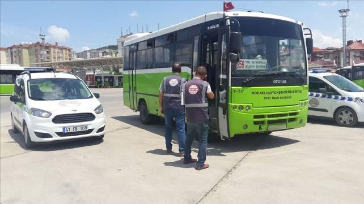 Özel halk otobüsünde yolcuya saygısızlık cezasız kalmadı! Trafikten men edildi