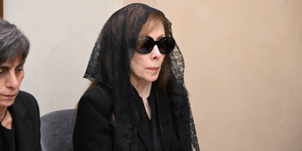 Lübnanlı sanatçı Feyruz oğlunun cenazesinde ortaya çıktı