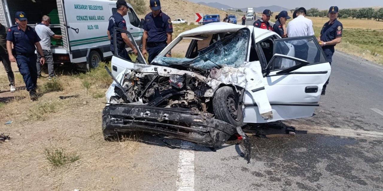 Otomobille kamyonet çarpıştı: Ölen ve yaralılar var