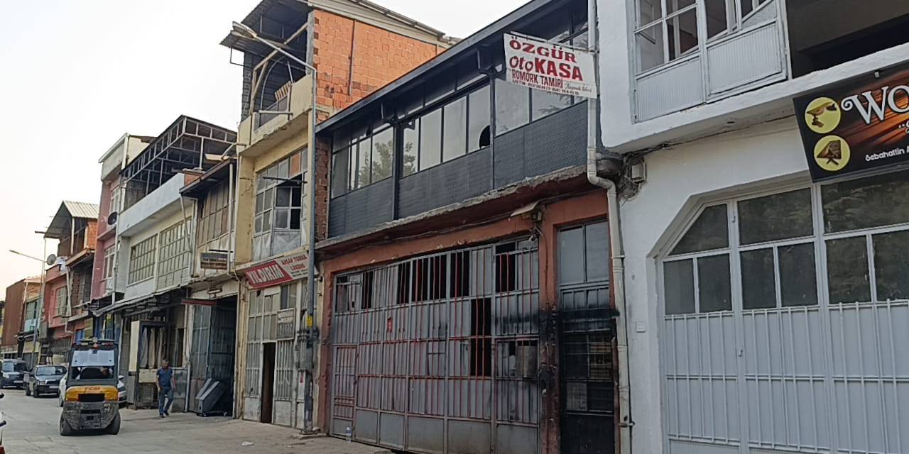 Güvercin beslerken çatıdan düşen adam ağır yaralandı