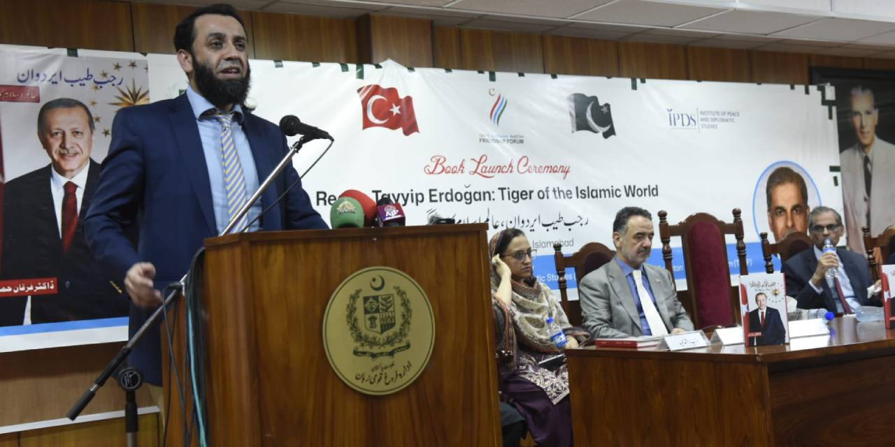 Pakistan Enformasyon Bakanı'ndan Erdoğan'a övgü