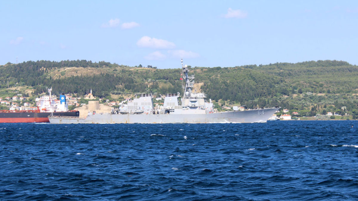 Rusya ordusu, Karadeniz'e inen ABD savaş gemisini takipte