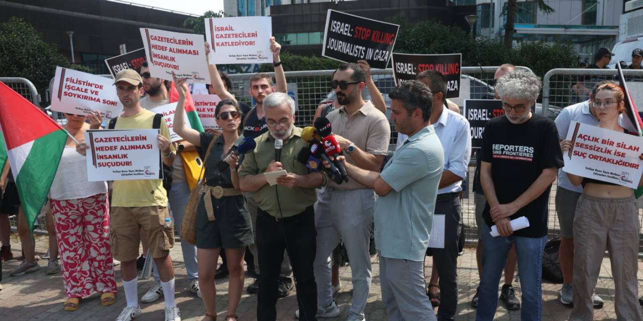 Gazetecilerden İsrail Konsolosluğu önünde protesto