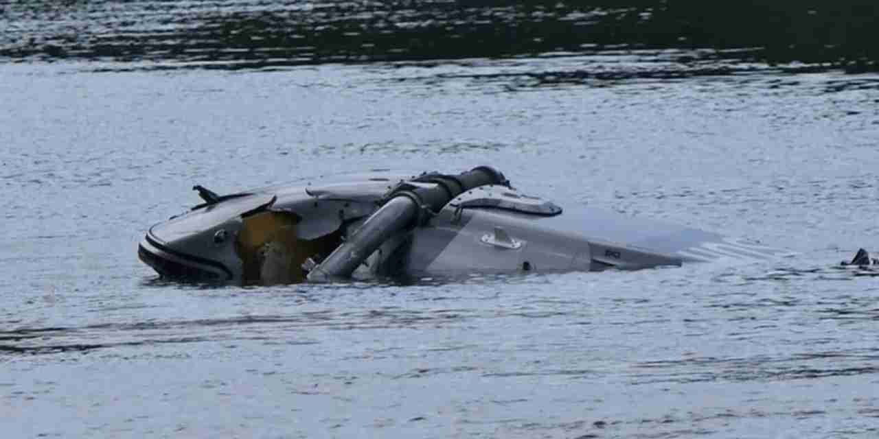 Almanya'da helikopter nehre düştü: 1 pilot kayıp